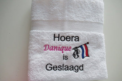 Geslaagd cadeau met naam - Gepersonaliseerd Cadeau - In-house Geborduurd