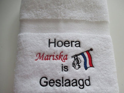 Geslaagd cadeau met naam - Gepersonaliseerd Cadeau - In-house Geborduurd