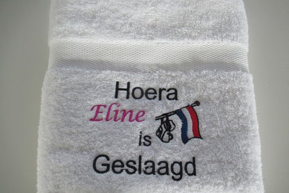Geslaagd cadeau met naam - Gepersonaliseerd Cadeau - In-house Geborduurd