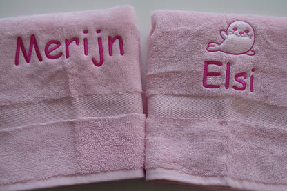Handdoek borduren met naam en afbeelding | Borduurkado.nl