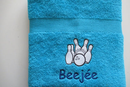 Handdoek met naam en afbeelding bowlen geborduurd | Borduurkado