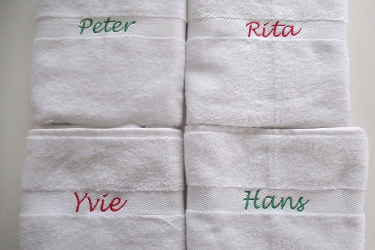 Handdoek geborduurd met naam kleur wit, bestel vandaag nog deze geweldige handdoek!