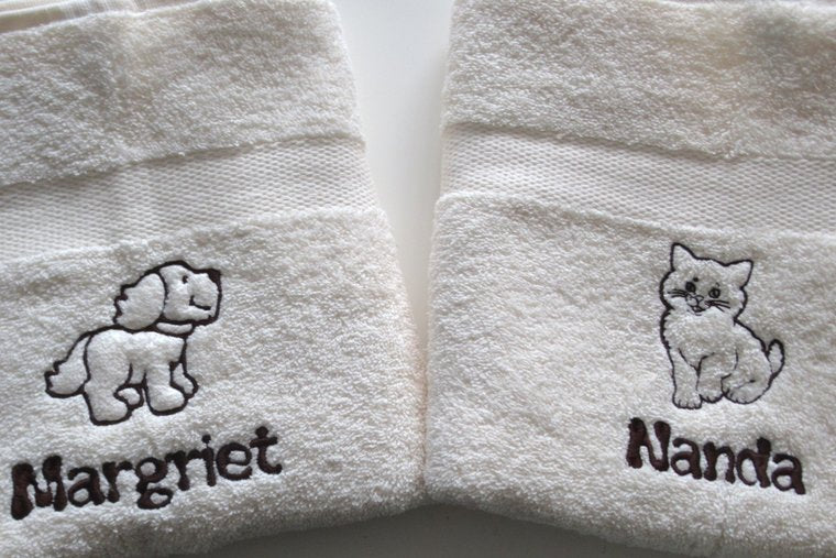 Handdoek met naam van hond of poes.