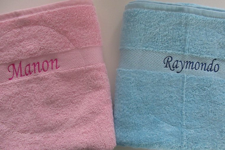 Handdoeken met naam geborduurd op de rand. Bestel deze unieke handdoek vandaag nog!