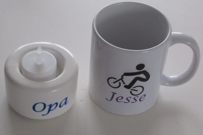 Mok met crossfietser en kaarsje met naam