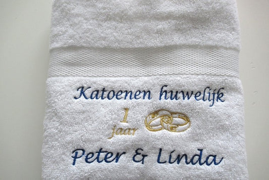 katoenen huwelijk cadeau om te geven aan man. Mooie handdoek met namen