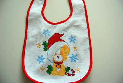 Kerstslabber hond met kerstmuts