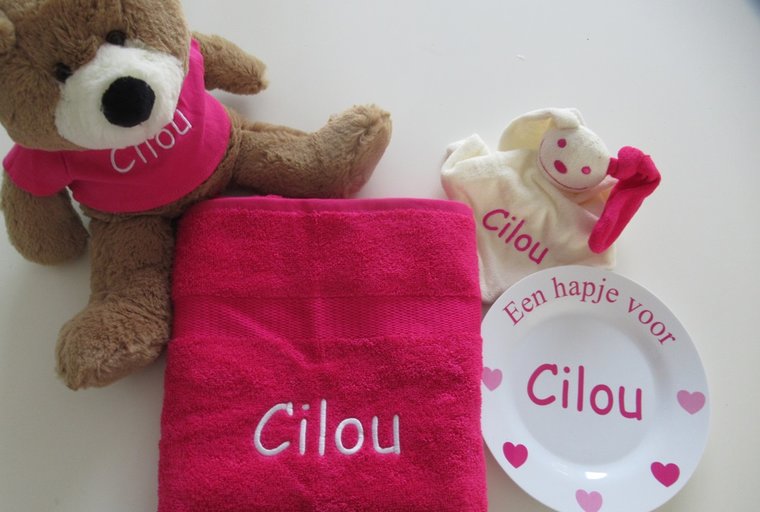 Handdoek met Naam Geborduurd – Luxe Kwaliteit - Gepersonaliseerd kraamkado | Borduurkado.nl