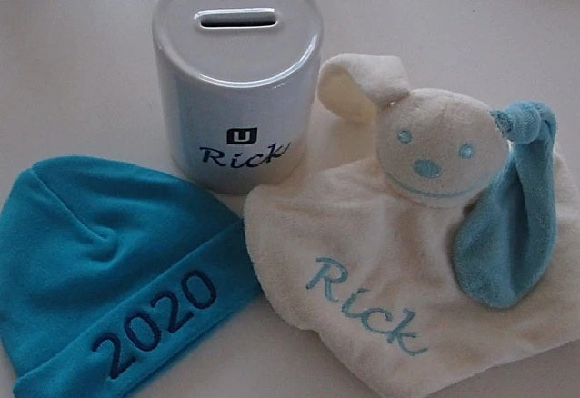 Tutpoppetje met Naam - Knuffelpop met Naam Roze - Gepersonaliseerd Cadeau - In-house Geborduurd