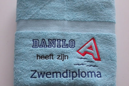 Lichtblauw handdoek zwemdiploma A met naam ontwerpen