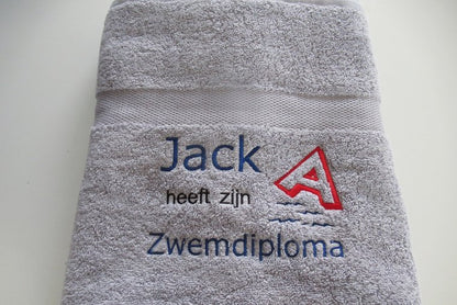 Lichtgrijs handdoek zwemdiploma A met naam ontwerpen