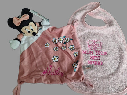Minnie Mouse Knuffeldoek met Naam - Gepersonaliseerd Cadeau - In-house Geborduurd