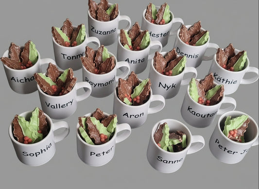 Mokken met naam cadeau voor kerst mok gevuld met kerst chocolade