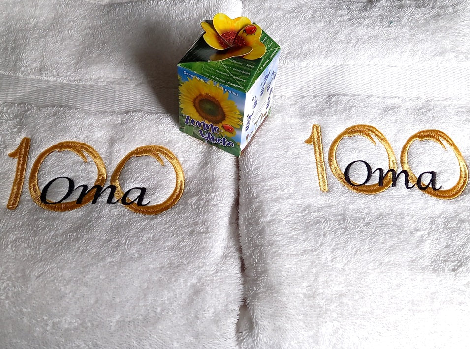 Zoek je een leuk cadeau voor Oma, geef deze handdoek met 100 Oma cadeau