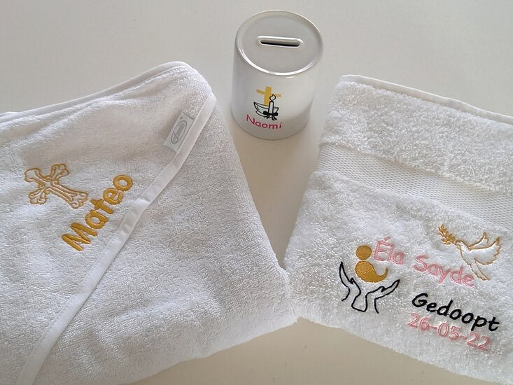 Origineel  christelijk doop cadeau. handdoek in meerdere kleuren met naam en doop datum.