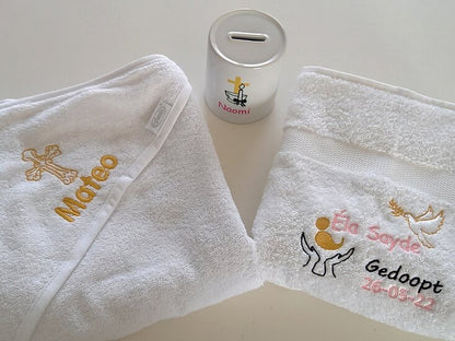 Origineel  christelijk doop cadeau. handdoek in meerdere kleuren met naam en doop datum.