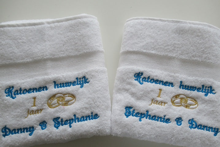 Zoek je een origineel cadeau voor een stel dat hun katoenen huwelijk viert, zoek niet verder!