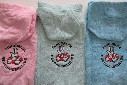 Kinderponcho met logo - Gepersonaliseerd Cadeau - In-house Geborduurd