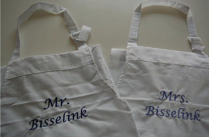 Schort met logo Keukenschort, BBQ schort, en Wijnschortjes - Gepersonaliseerd Cadeau - In-house Geborduurd