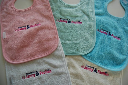 Slabber met logo - Gepersonaliseerd Cadeau - In-house Geborduurd