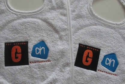 Slabber met logo - Gepersonaliseerd Cadeau - In-house Geborduurd