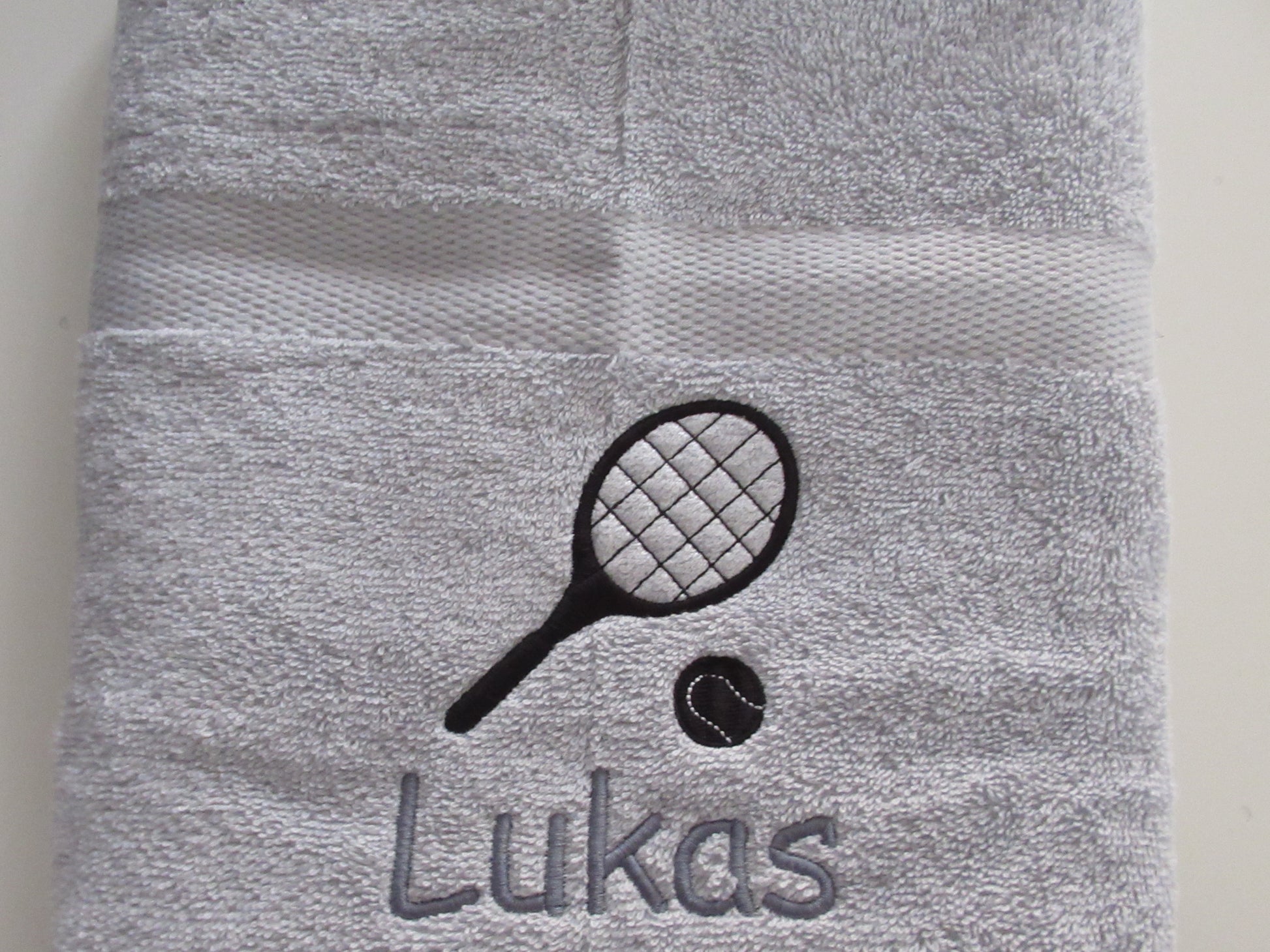 Tennis handdoek grijs met naam - Gepersonaliseerd Cadeau | Borduurkado