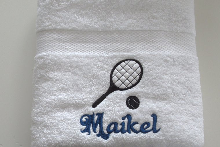 Tennis handdoek met naam en racket geborduurd | Borduurkado
