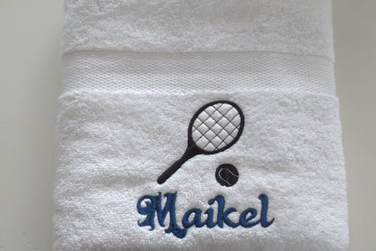 Tennis handdoek met naam en racket geborduurd | Borduurkado