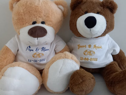 Huwelijksknuffel met Namen & Trouwringen Bruin - Gepersonaliseerd Cadeau - In-house Geborduurd