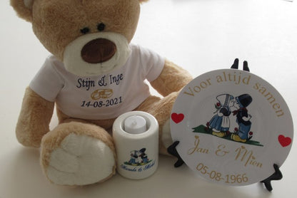 Huwelijksknuffel met Namen & Trouwringen Bruin - Gepersonaliseerd Cadeau - In-house Geborduurd