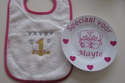 Kinderbordje met Naam en Afbeelding - Gepersonaliseerd Cadeau - In-house Geborduurd