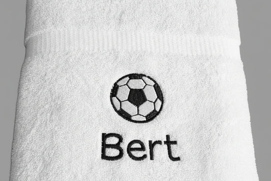 Voetbal handdoek met naam sport cadeau