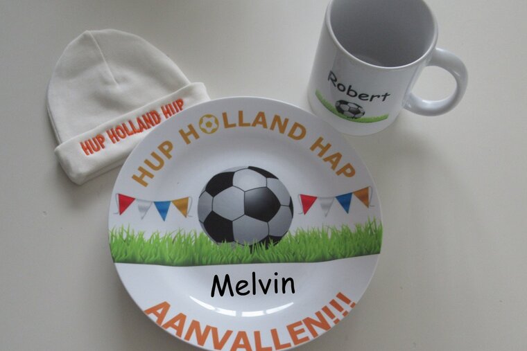 Hup Holland Hap bordje Rood - Gepersonaliseerd Cadeau - In-house Geborduurd