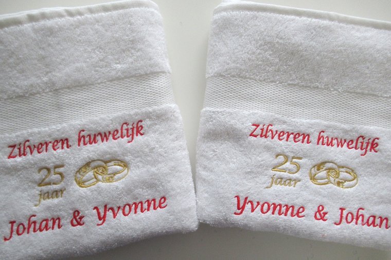 Zilveren huwelijk cadeau | 25 jaar getrouwd - Gouden ringen - Borduurkad0.nl