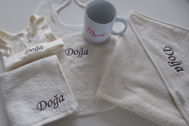 Baby badcape gepersonaliseerd | Borduurkado.nl