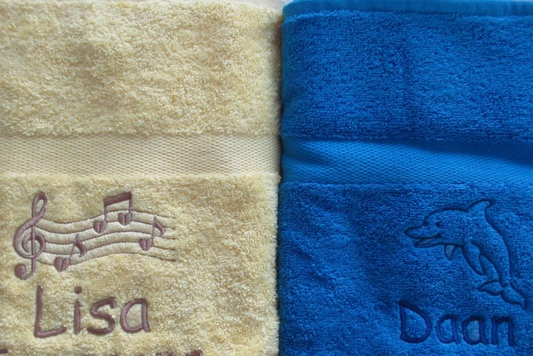 Badlaken met naam en afbeelding - Gepersonaliseerd Cadeau - Geborduurd