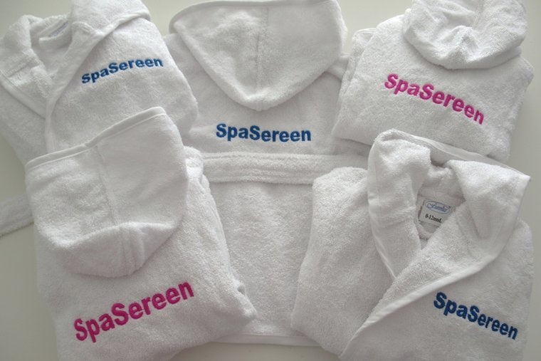 Badjas met naam en logo - Gepersonaliseerd Cadeau - In-house Geborduurd