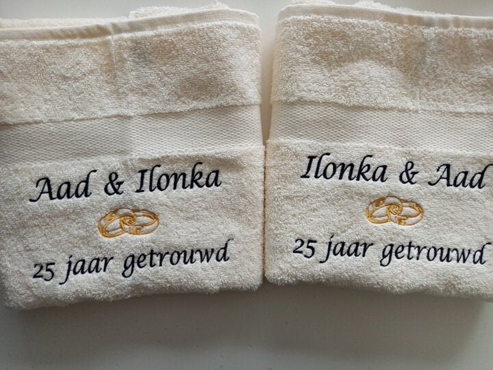 25 jaar getrouwd cadeau met namen | Handdoek of Badlaken| Borduurkado