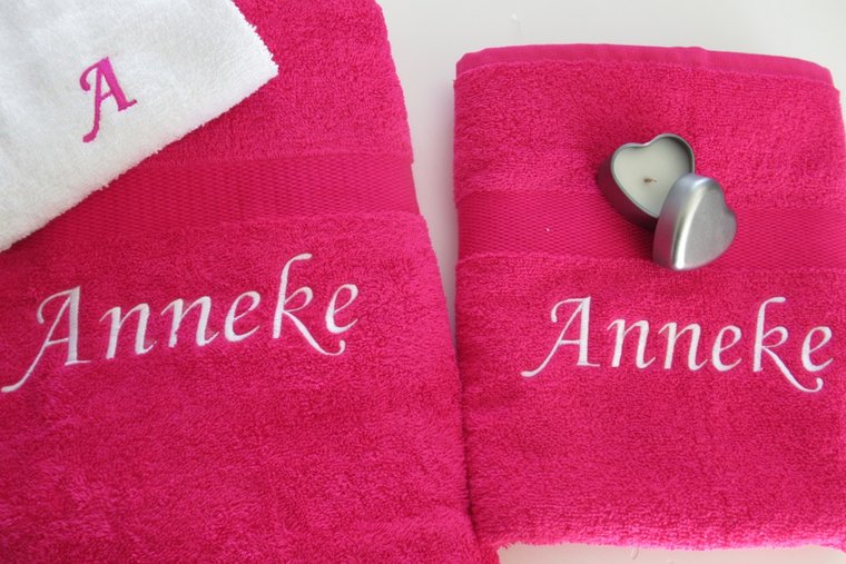 Badlaken met naam - Gepersonaliseerd Cadeau - In-house Geborduurd