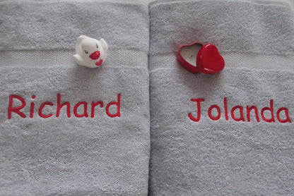 Badlaken met naam - Gepersonaliseerd Cadeau - In-house Geborduurd