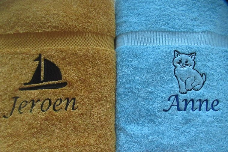 Badlaken met naam en afbeelding - Gepersonaliseerd Cadeau - Geborduurd