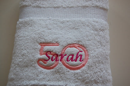 50 Jaar Cadeau met Naam en Leeftijd Sarah - Gepersonaliseerd Cadeau - Geborduurd