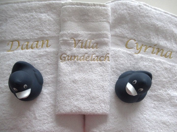 Badlaken set met naam - Gepersonaliseerd Cadeau - In-house Geborduurd
