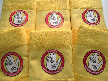Badlaken of douchlaken met logo - Gepersonaliseerd Cadeau - In-house Geborduurd