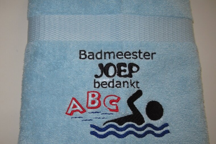 Gepersonaliseerd afscheidscadeau voor de badmeester na behalen zwemdiploma