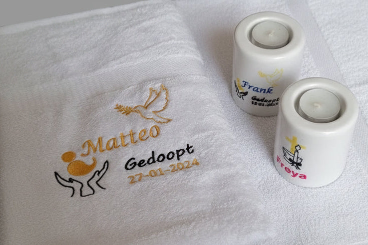 Doop Cadeau Handdoek met Naam en Doopdatum - Gepersonaliseerd Cadeau - In-house Geborduurd