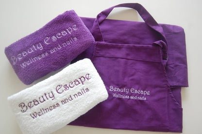 Gastendoekjes met logo - Gepersonaliseerd Cadeau - In-house Geborduurd