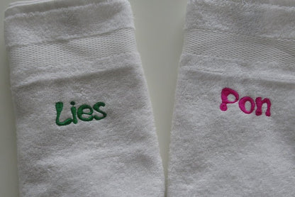 Gastendoek met naam of tekst - Gepersonaliseerd Cadeau - In-house Geborduurd