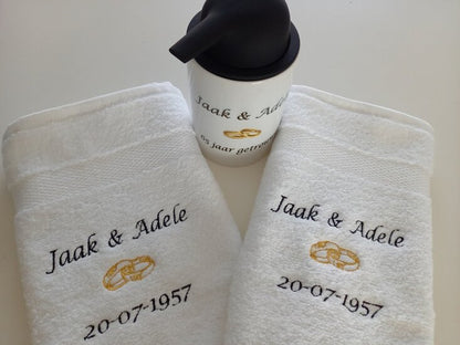 Gastendoek met namen en trouwdatum - Gepersonaliseerd Cadeau - In-house Geborduurd