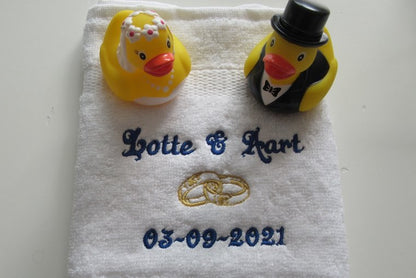 Gastendoek met namen en trouwdatum - Gepersonaliseerd Cadeau - In-house Geborduurd